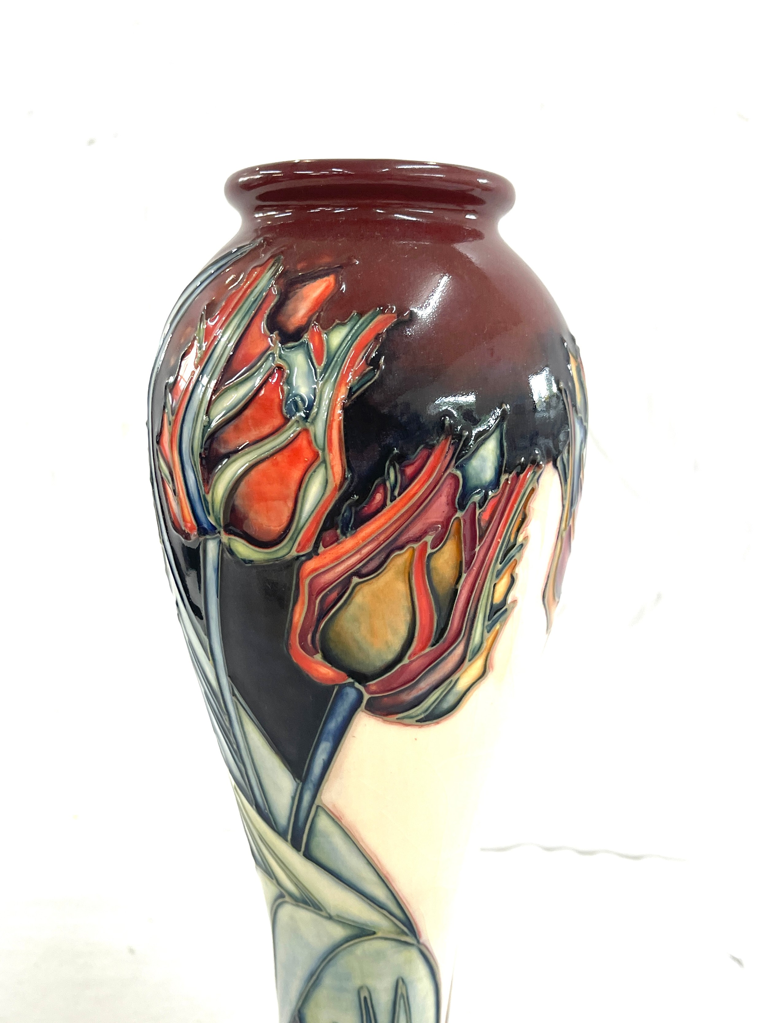 Vintage Moorcroft red Tulip pattern inverted baluster vase height approximately 11 inches tall - Bild 6 aus 6