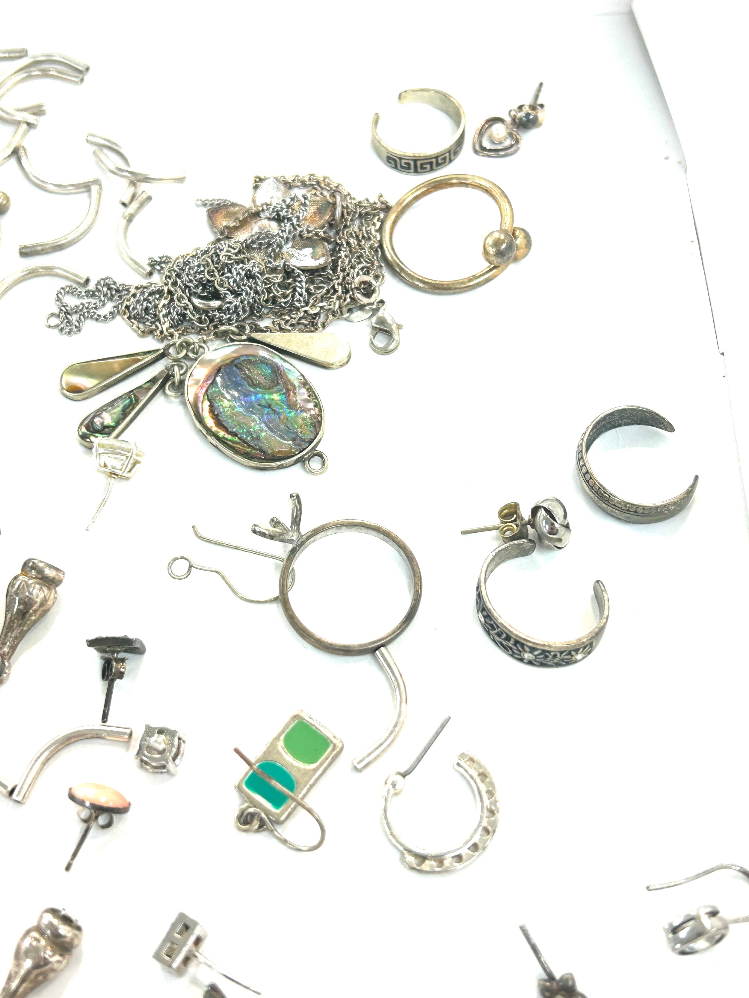 Tray of vintage and later silver and costume jewellery - Bild 3 aus 5