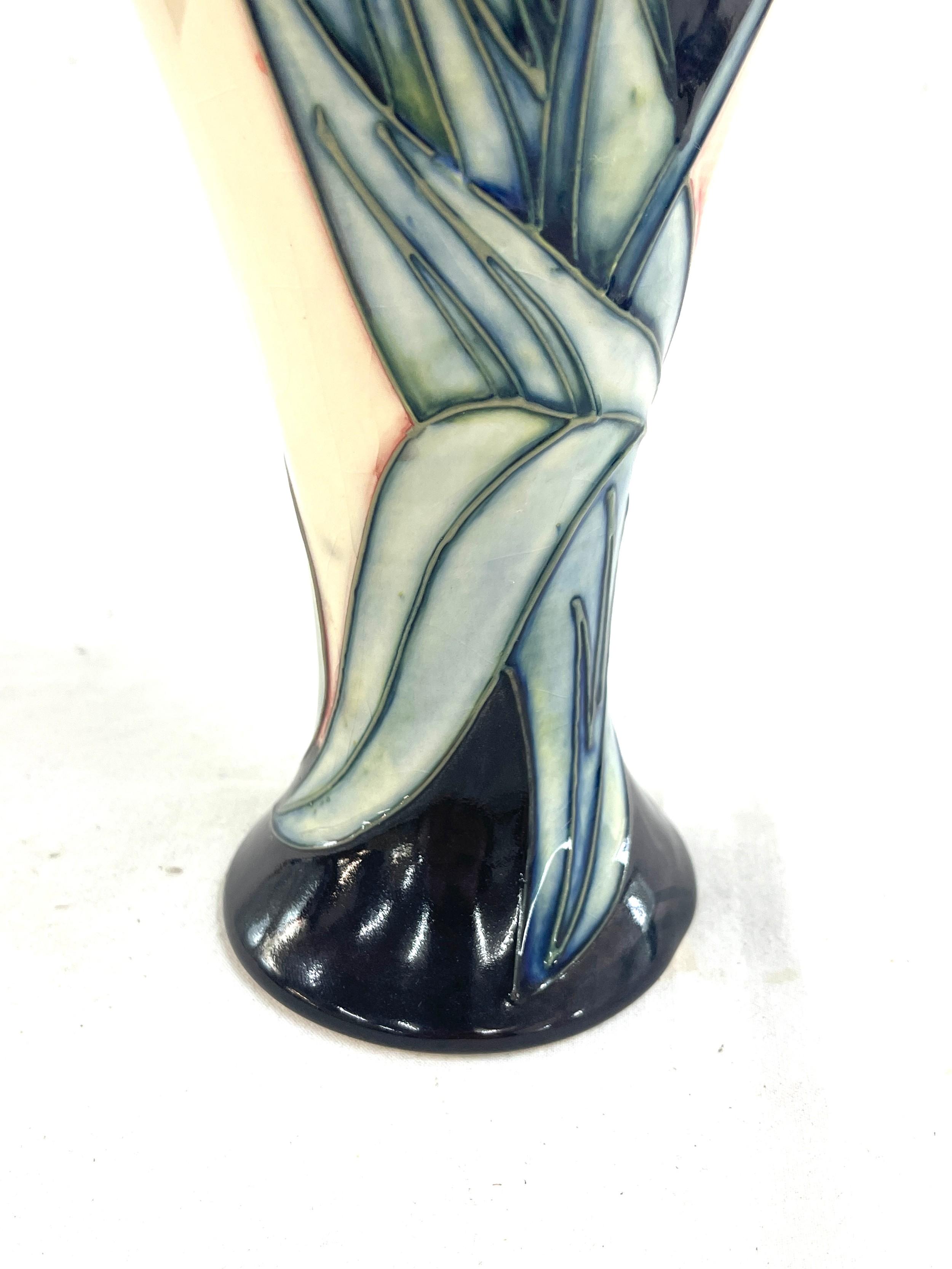 Vintage Moorcroft red Tulip pattern inverted baluster vase height approximately 11 inches tall - Bild 4 aus 6