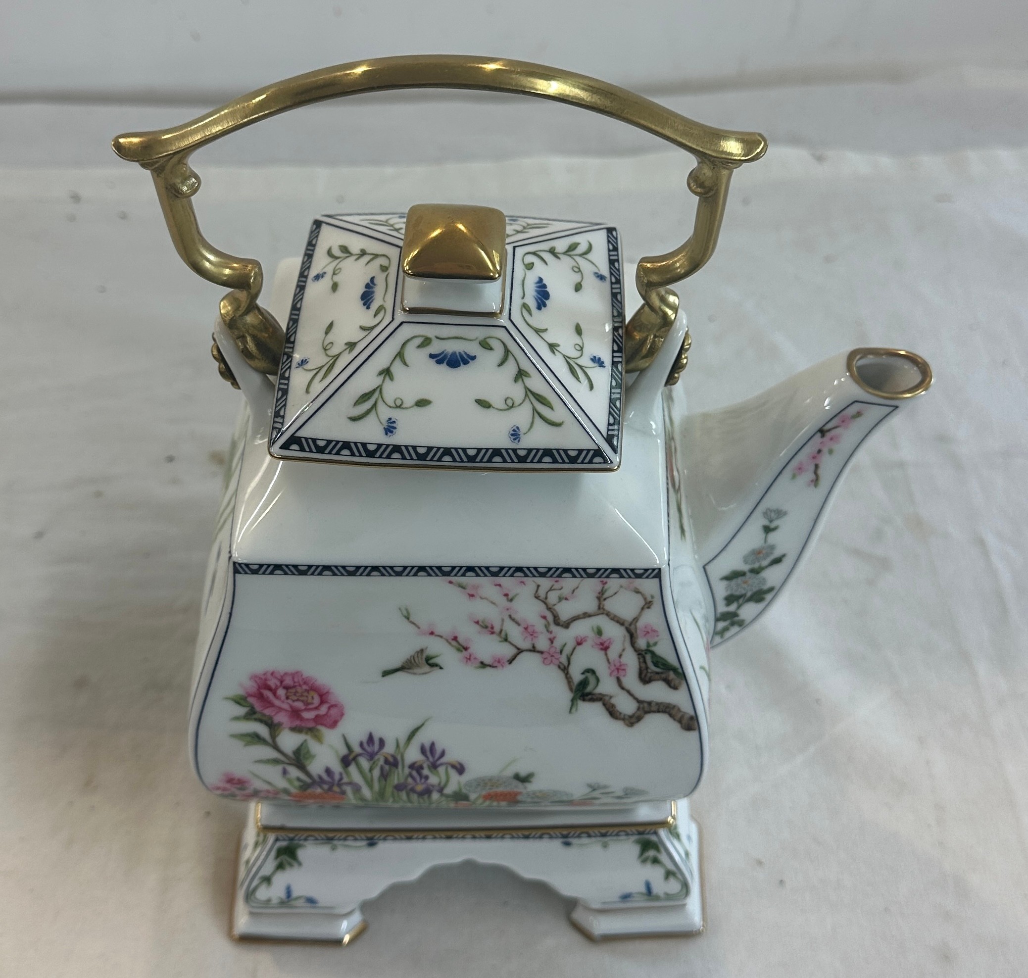 Franklin mint teapot "birds and flowers or the orient" designed by Naoko Nobata height 11 inches