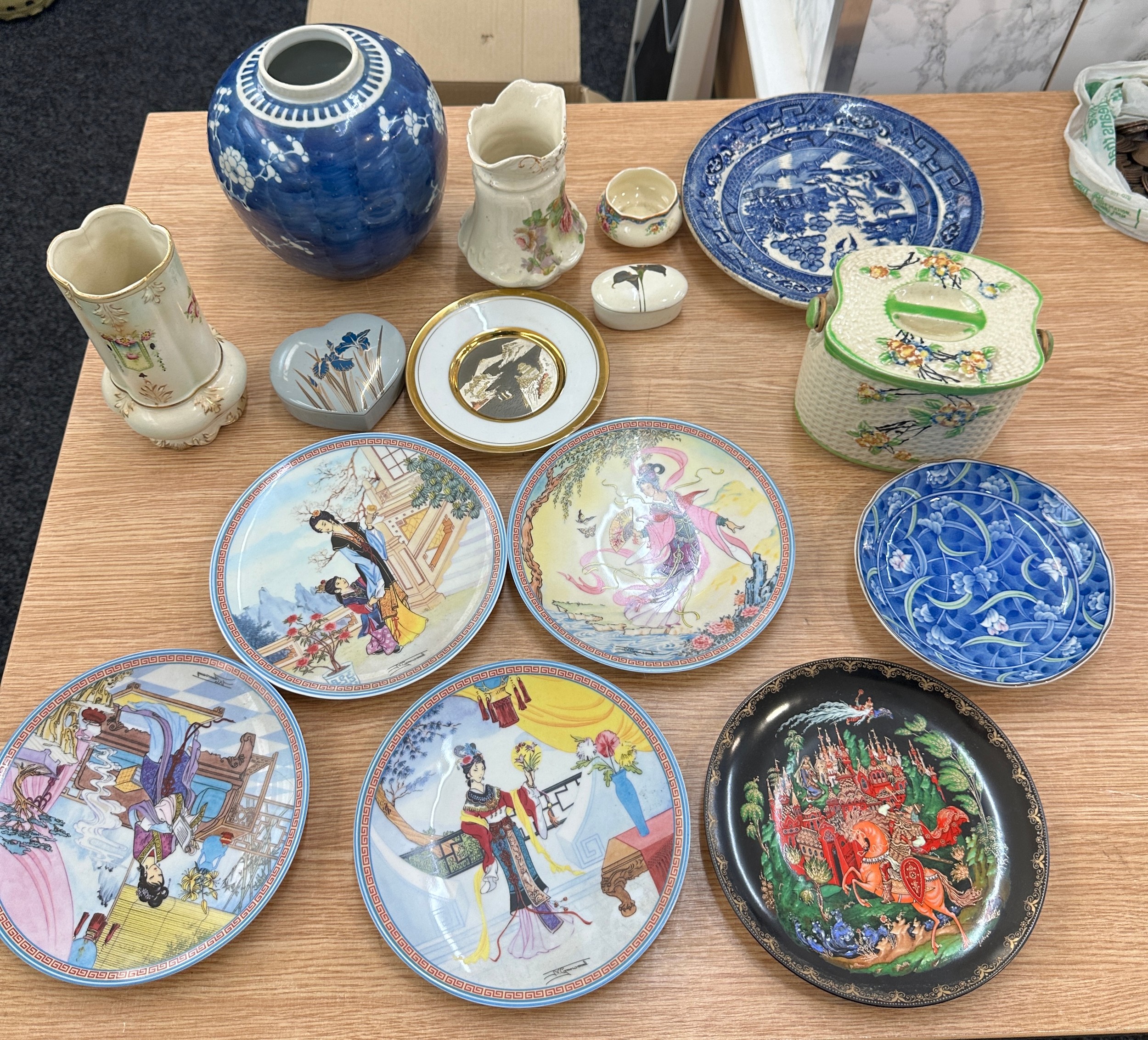 Selection of vintage and later pottery oriental pottery and some others - Bild 2 aus 5