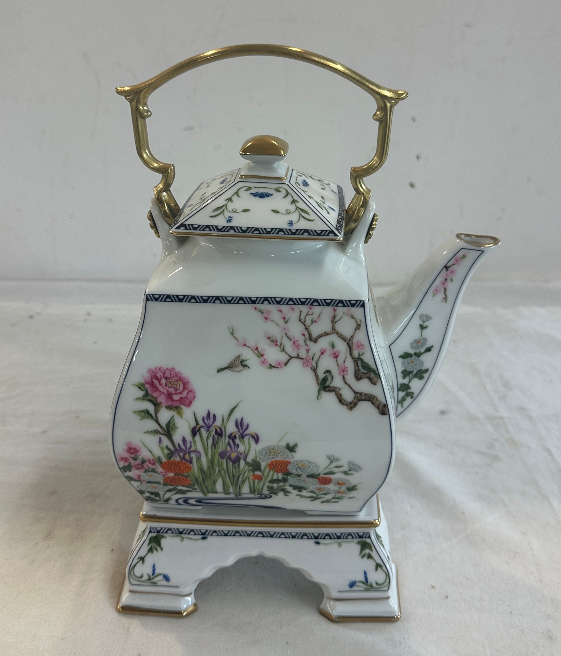 Franklin mint teapot "birds and flowers or the orient" designed by Naoko Nobata height 11 inches - Bild 3 aus 7