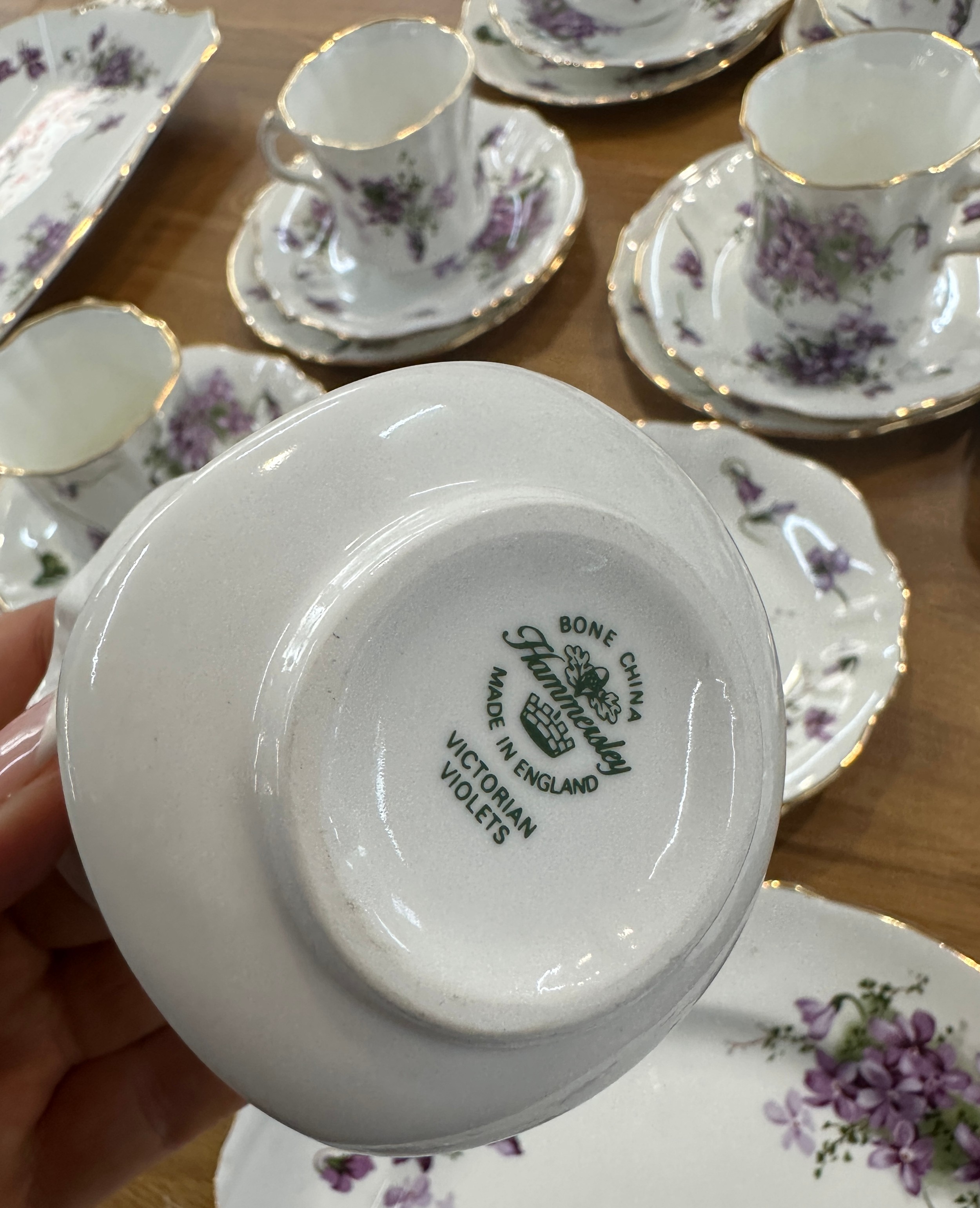 Six piece part Hammersley tea service victorian violets includes cups, saucers, milk jug etc - Image 4 of 4