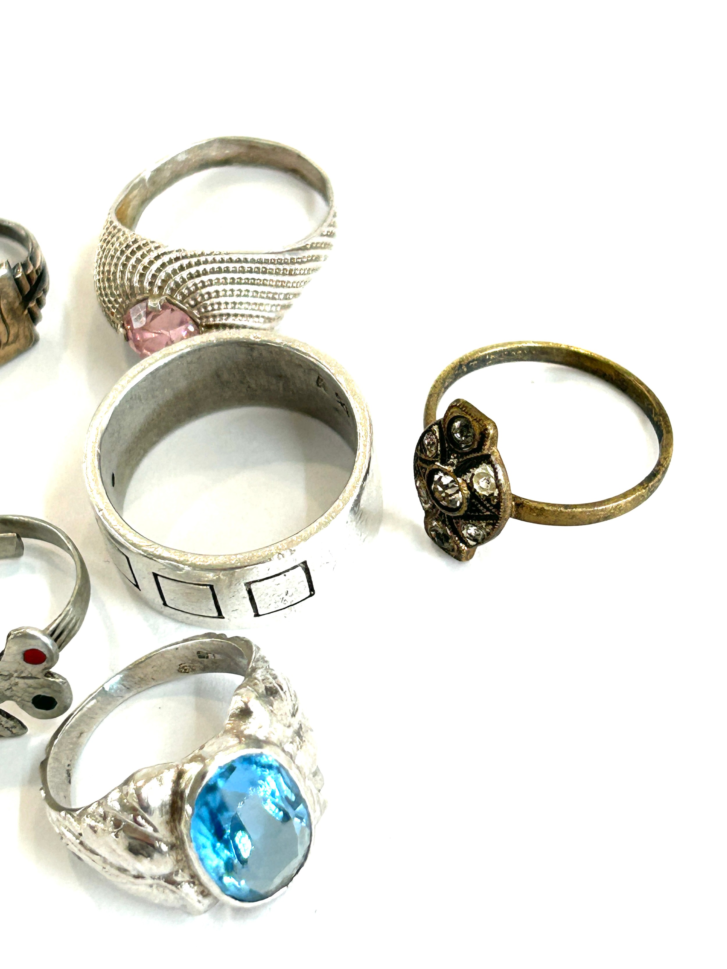 Selection of assorted rings includes silver rings, silver signet ring etc - Image 4 of 4
