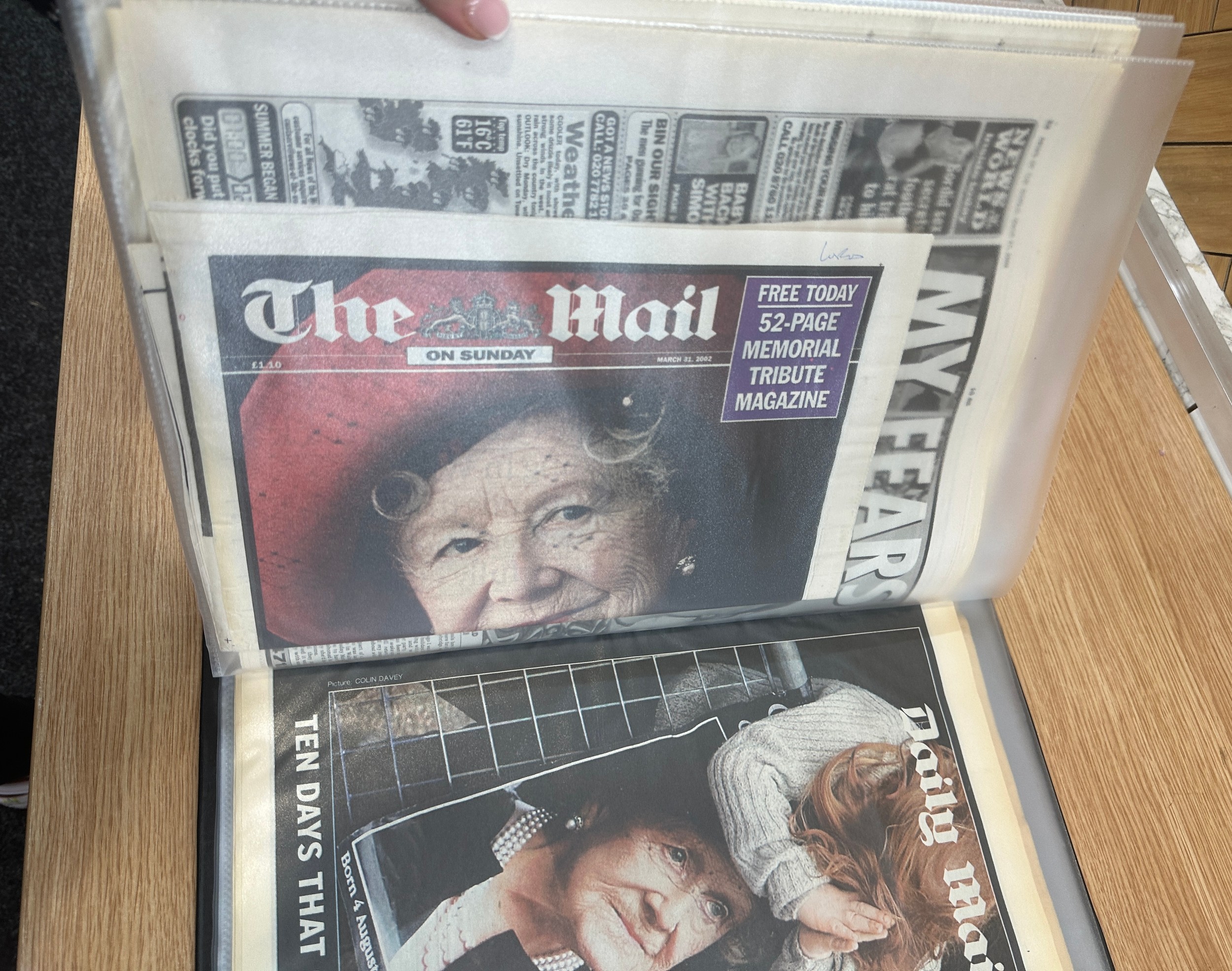 Two large black portfolios of articles covering Royal Family three generations to include wedding - Bild 14 aus 20