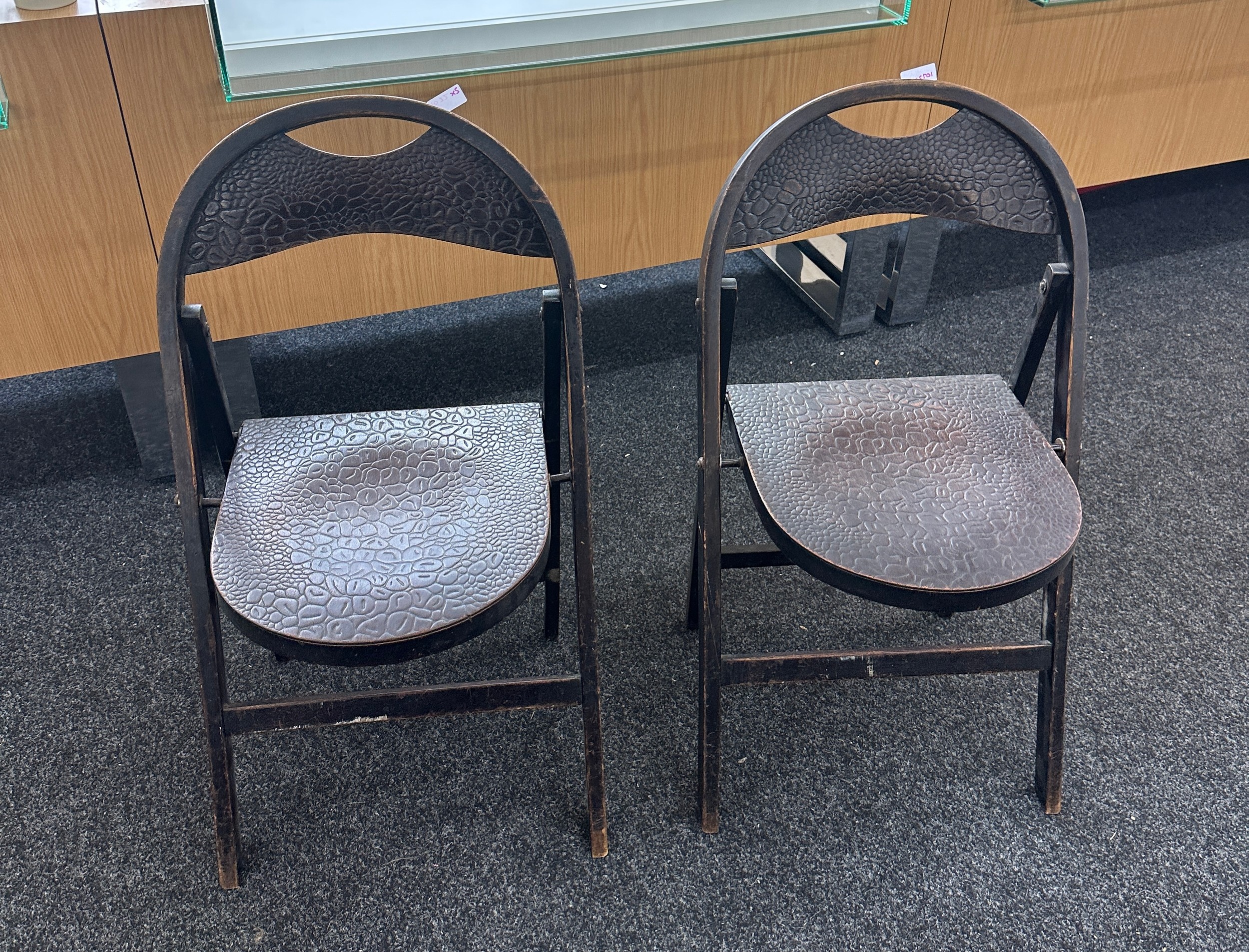 2 Folding textured chairs