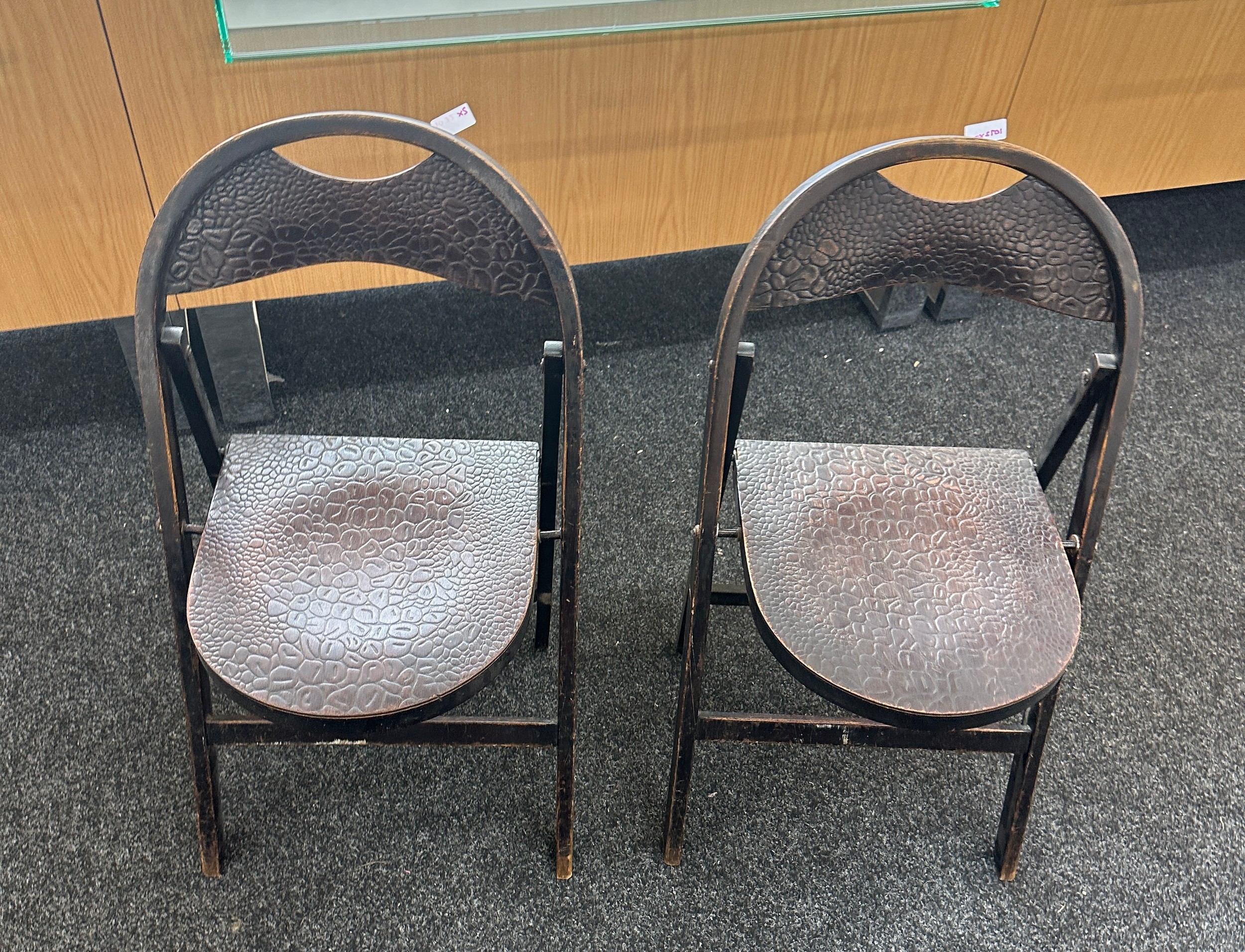 2 Folding textured chairs - Image 2 of 4