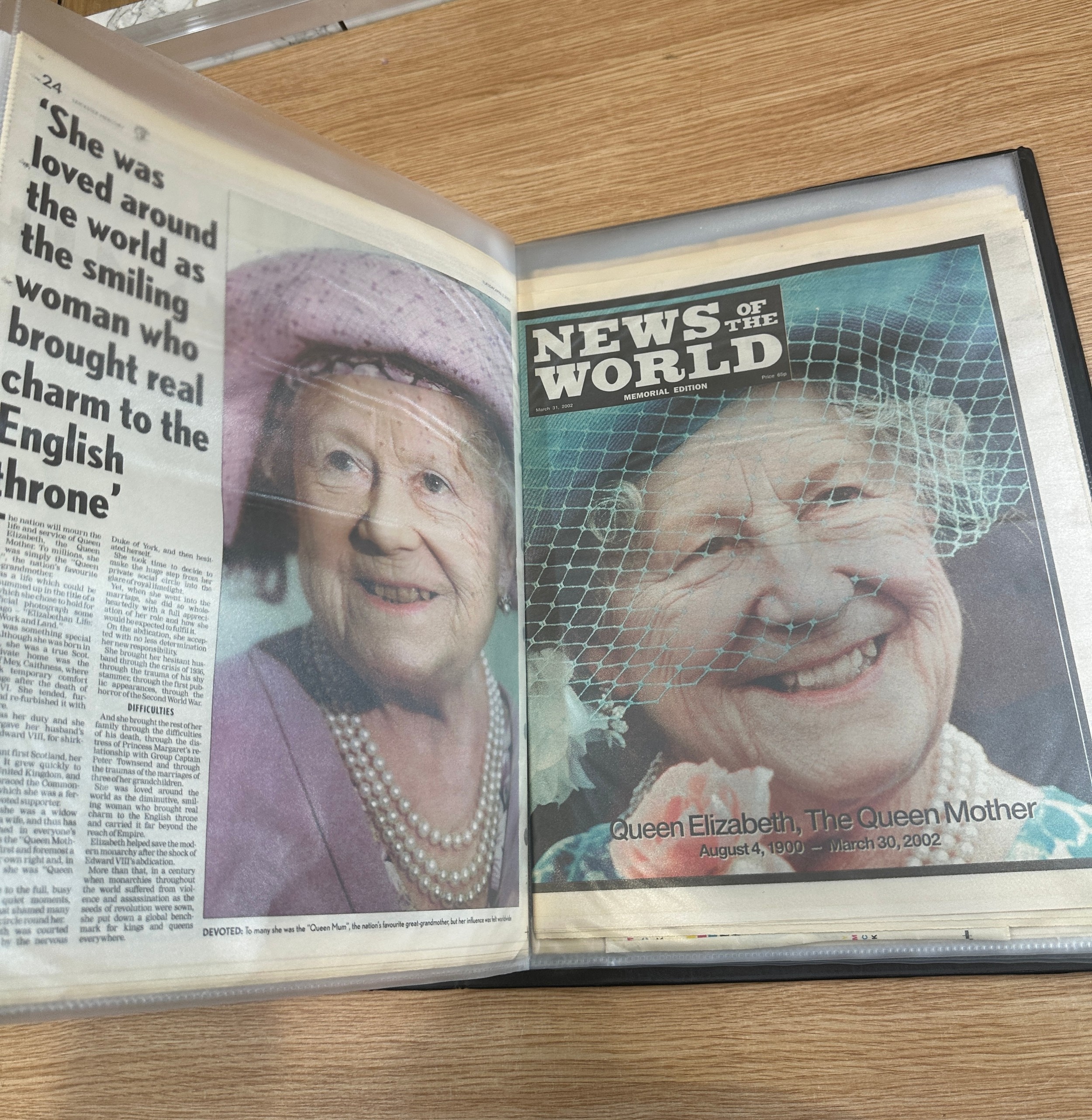 Two large black portfolios of articles covering Royal Family three generations to include wedding - Bild 15 aus 20
