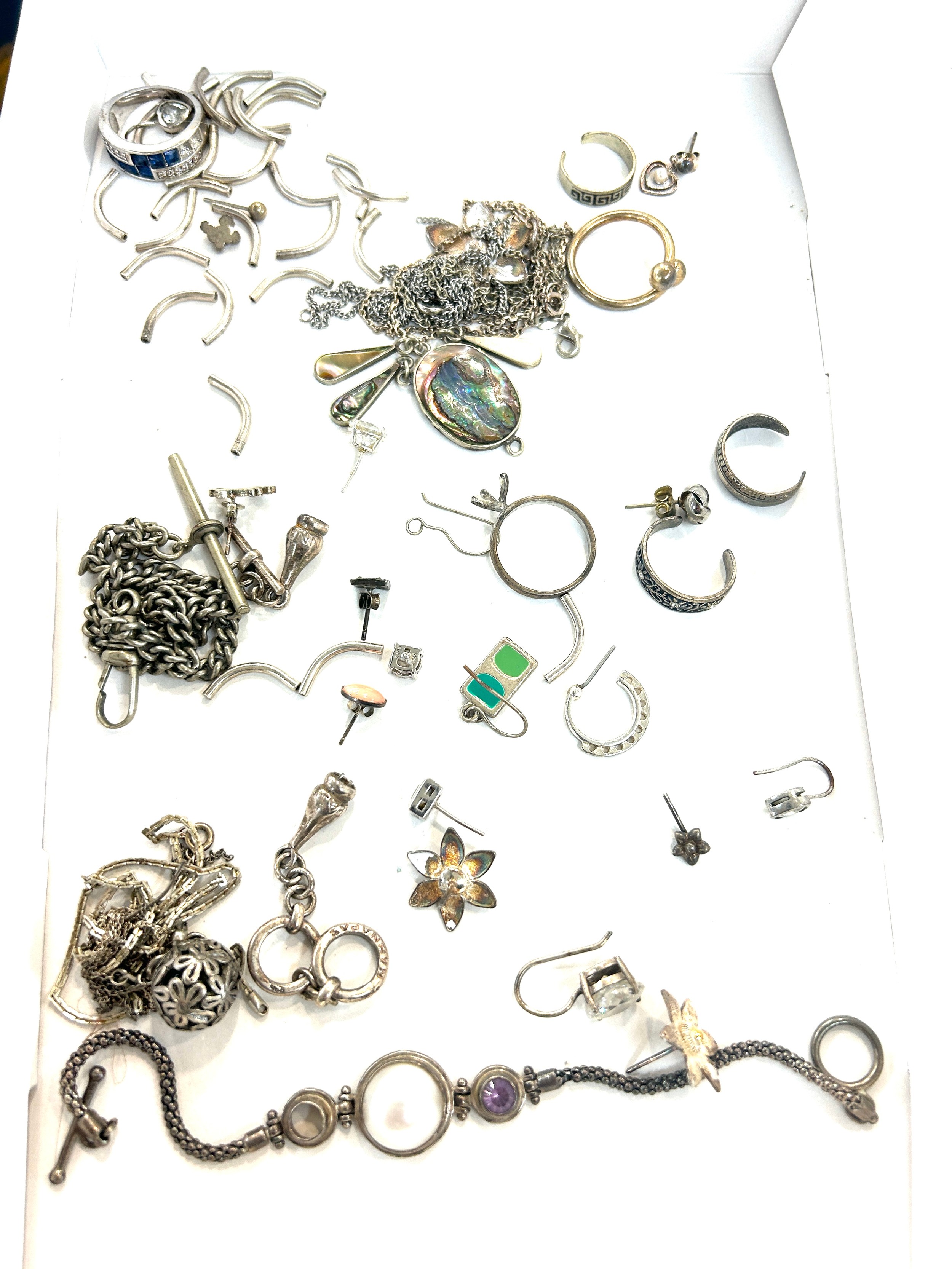Tray of vintage and later silver and costume jewellery