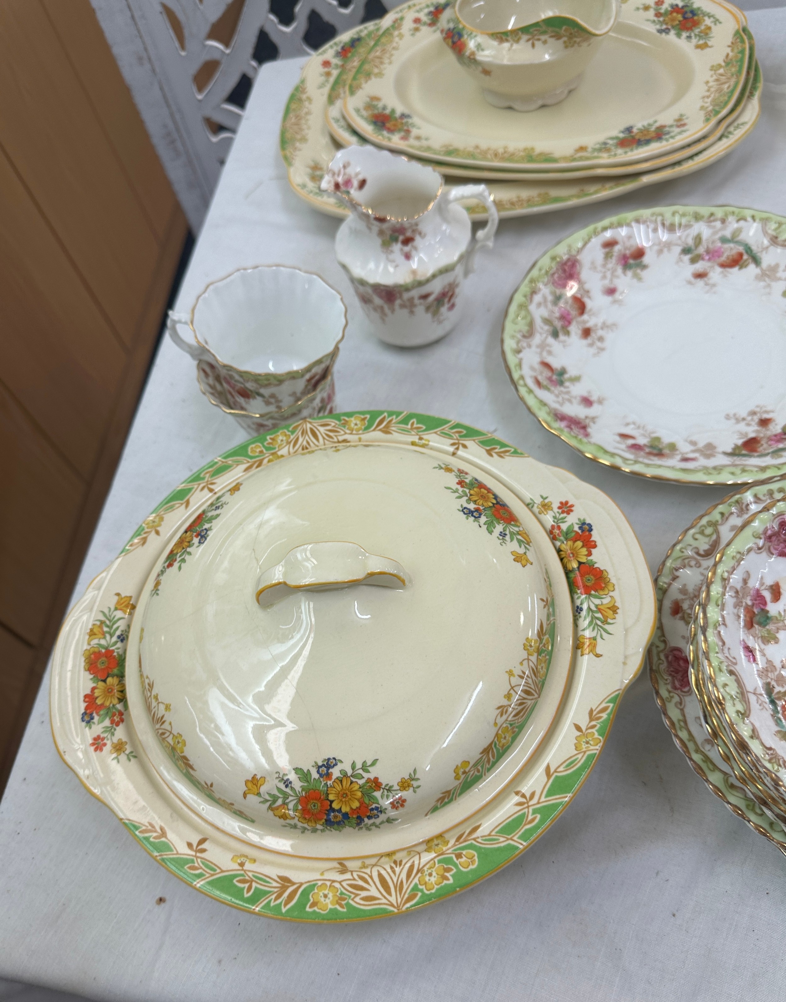 Large selection of part dinner services to include Woods Ivory ware and others - Bild 4 aus 8