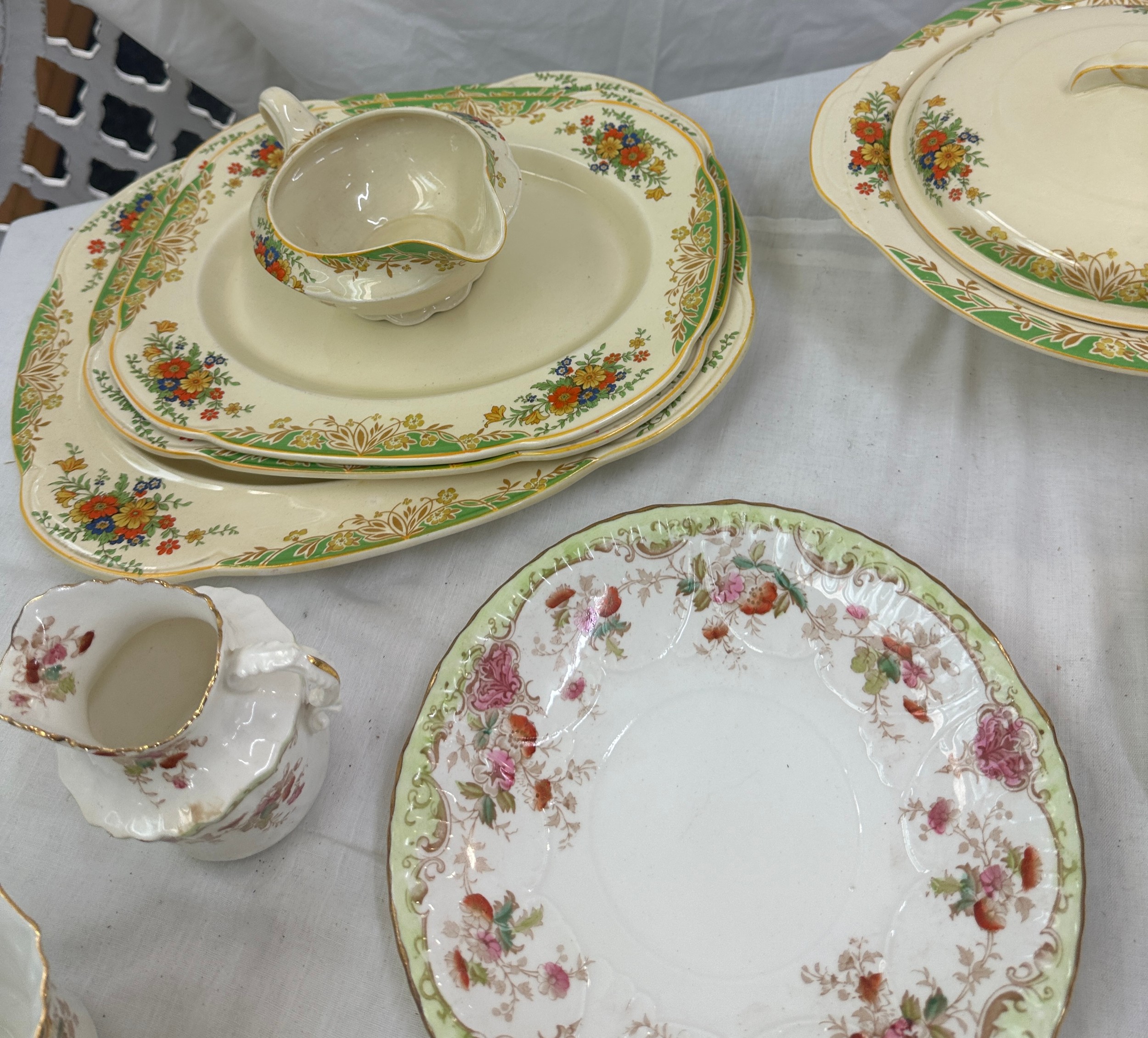 Large selection of part dinner services to include Woods Ivory ware and others - Bild 6 aus 8