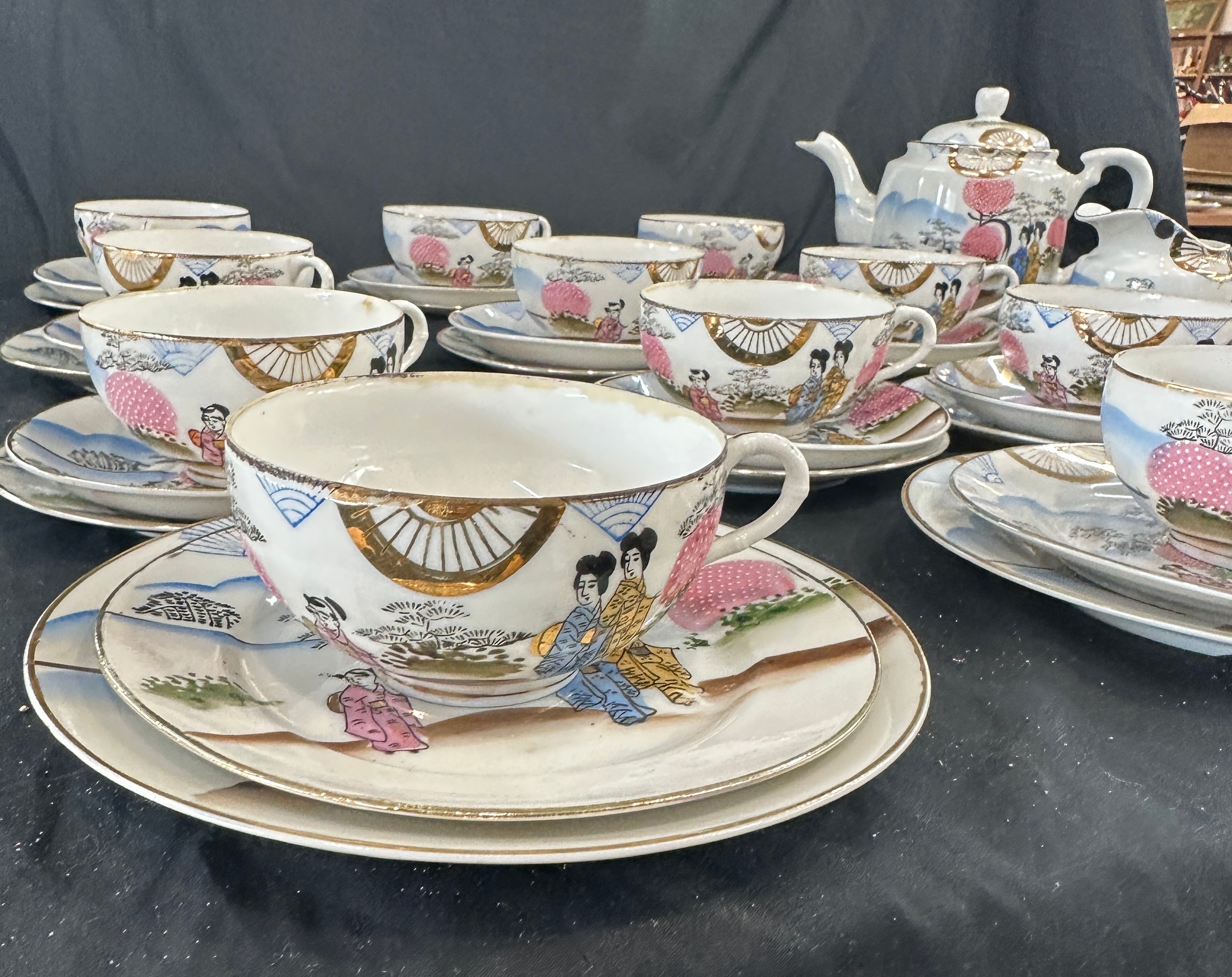 Oriental hand painted tea service with marks to base to include 11 cups complete cups and saucers, - Bild 3 aus 8