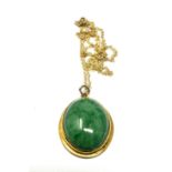 9ct gold jade pendant necklace (4.1g)