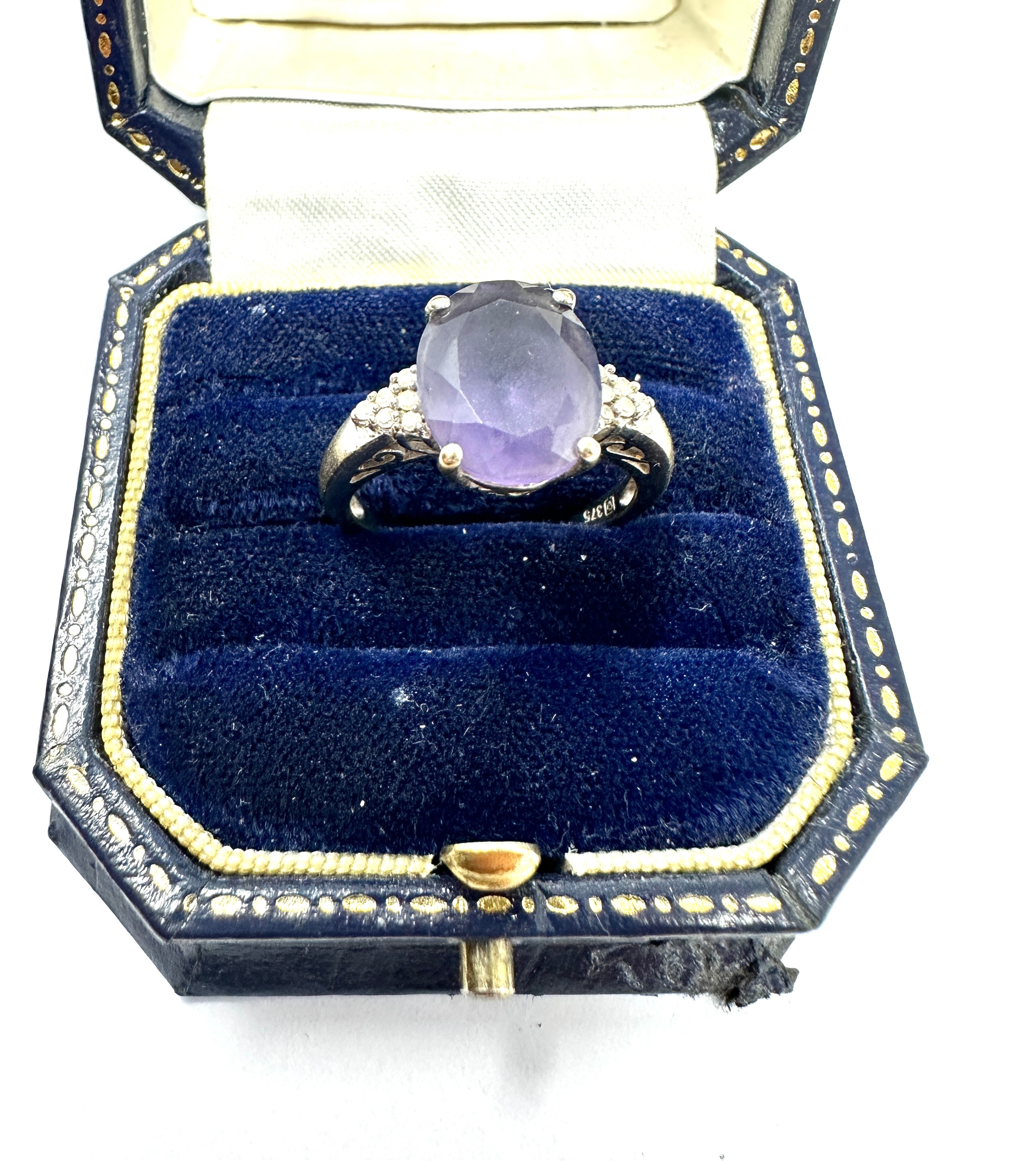 9ct white gold diamond and amethyst ring (3.6g)