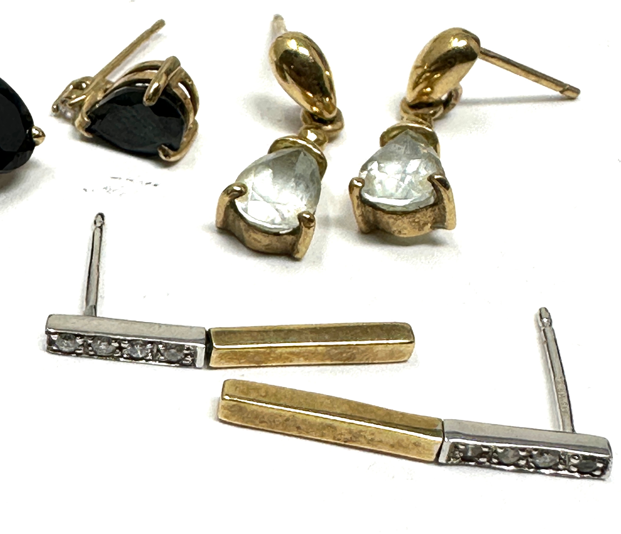 3 pairs of 9ct gold gemstone set earrings inc diamond sapphire weight 4.4g - Image 3 of 3