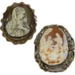 2 Large cameo brooches in yellow metal