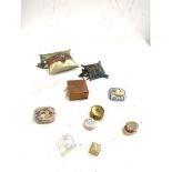 Selection of collectables to include vintage metal purses, trinkets etc