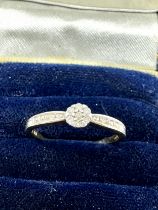 9ct gold diamond ring 1.3g