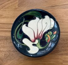 Hand painted Moorcroft pin tray measures approx 5 inches diameter