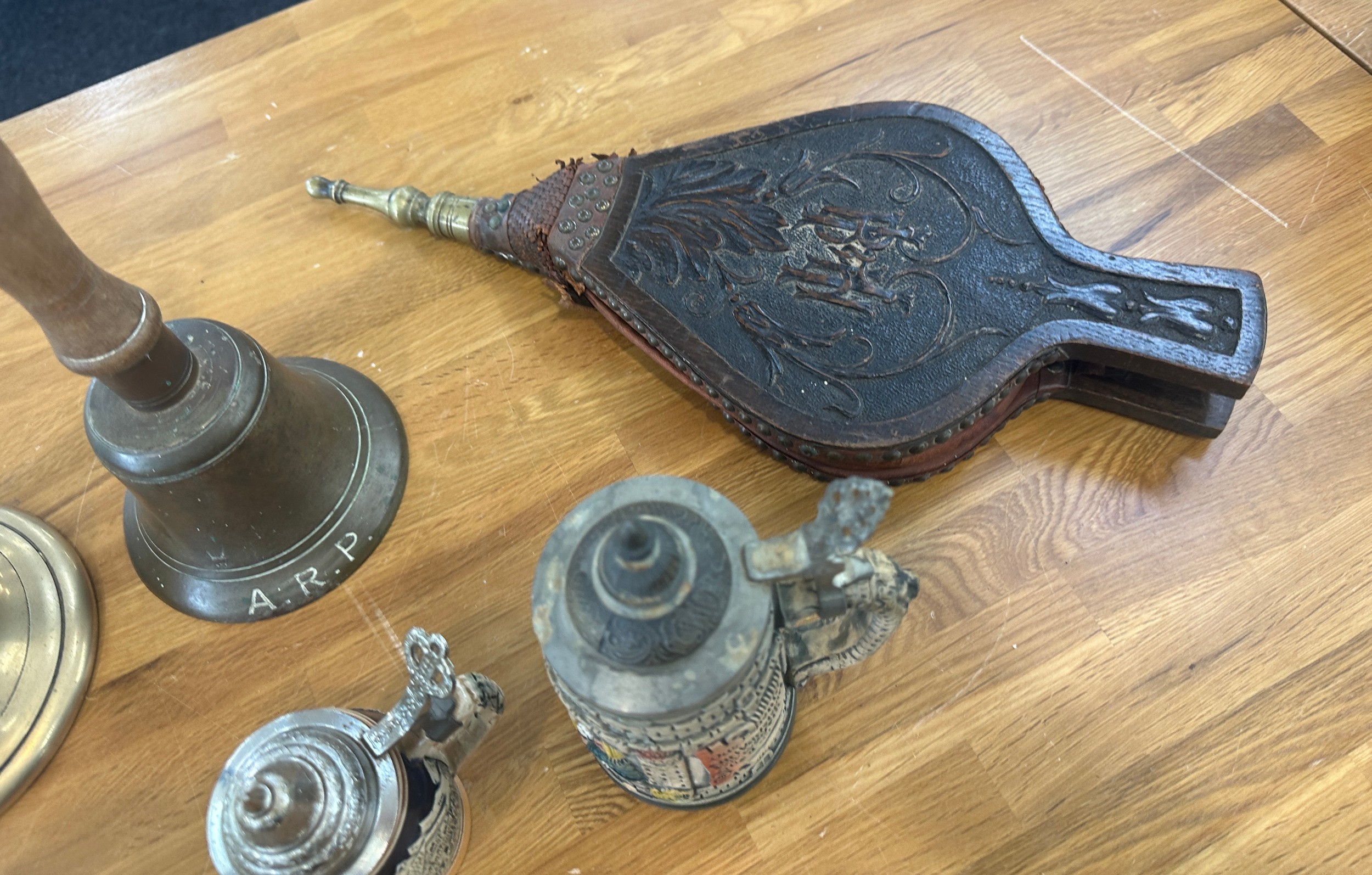 Selection of vintage collectables to include German steins, brass school bells one marked A.R.P etc - Bild 3 aus 4
