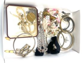 Tray of vintage and later costume jewellery includes bangles, necklaces etc