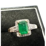 9ct gold Emerald & diamond ring weight 2.2g