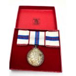 Boxed ER.11 1977 silver jubilee medal mounted on ladies bow