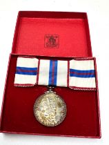 Boxed ER.11 1977 silver jubilee medal mounted on ladies bow