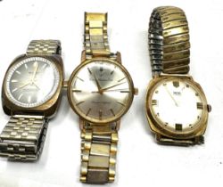 3 vintage gents wristwatches the watches are ticking inc smiths regency etc