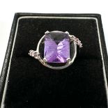 9ct White Gold Amethyst Ring With Pink Sapphire shoulders (5g)