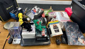 Selection of vintage and later miscellaneous to include Polaroid, Panasonic, Glide gear etc