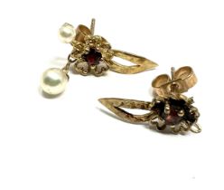 9ct Gold Vintage Garnet & Cultured Pearl Drop Earrings (1.5g) 1 missing pearls