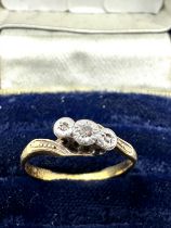 18ct Gold Diamond Ring (2g)