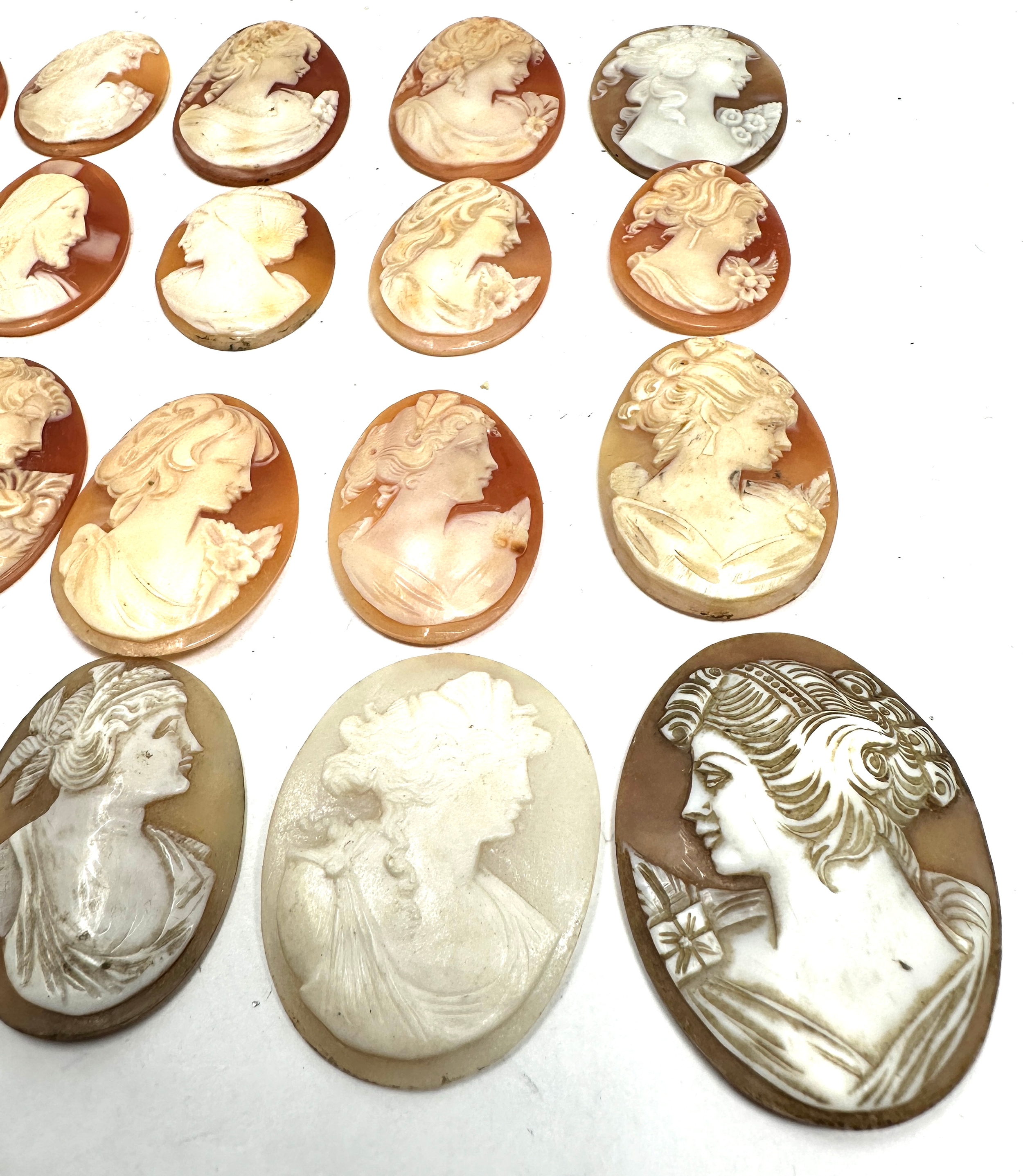 A Collection Of Loose Cameo Panels - Image 2 of 3