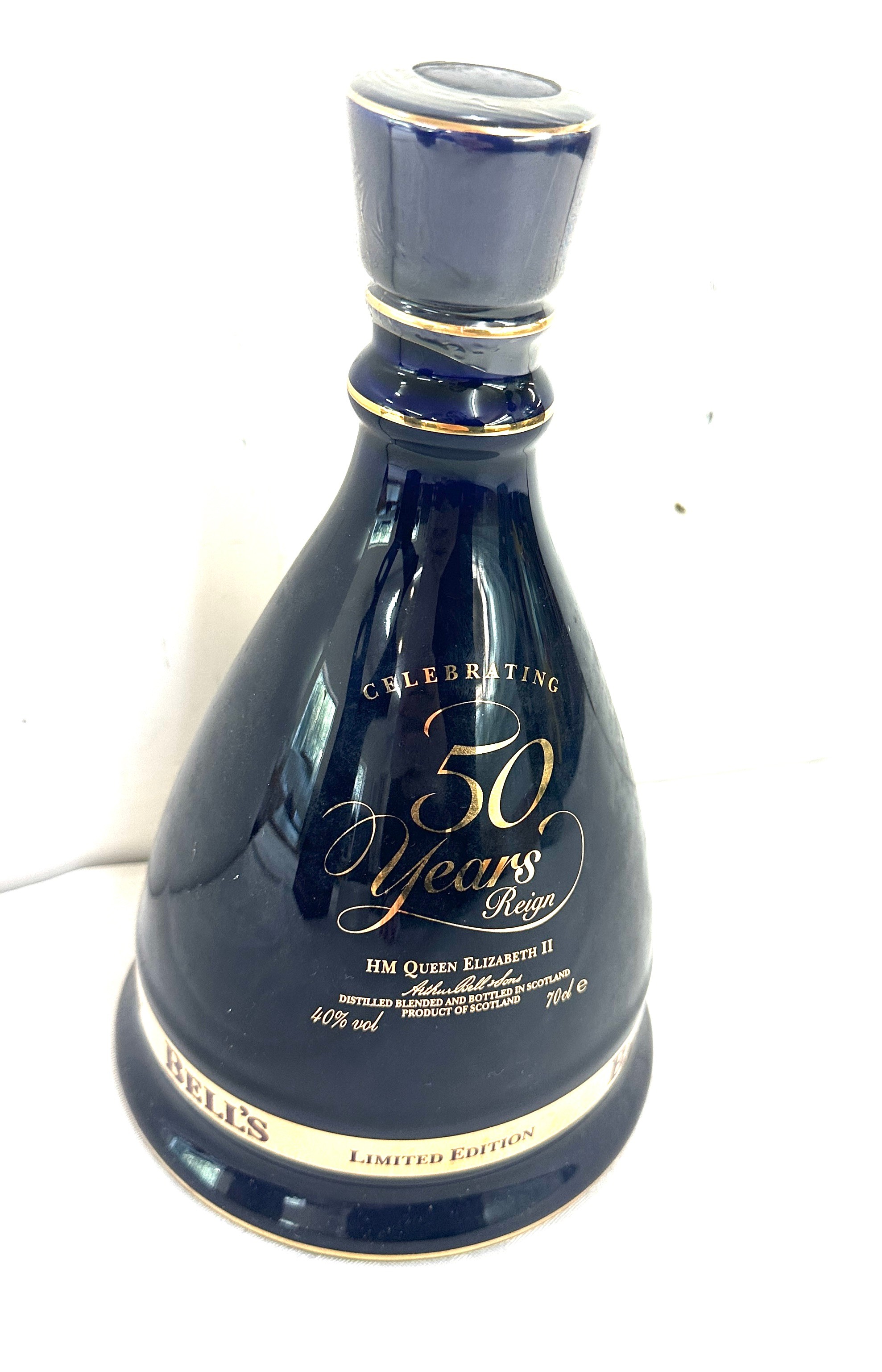 Bell's Celebrating 50 Years Reign HM Queen Elizabeth II Extra special old Scotch whisky decanter - Image 5 of 6
