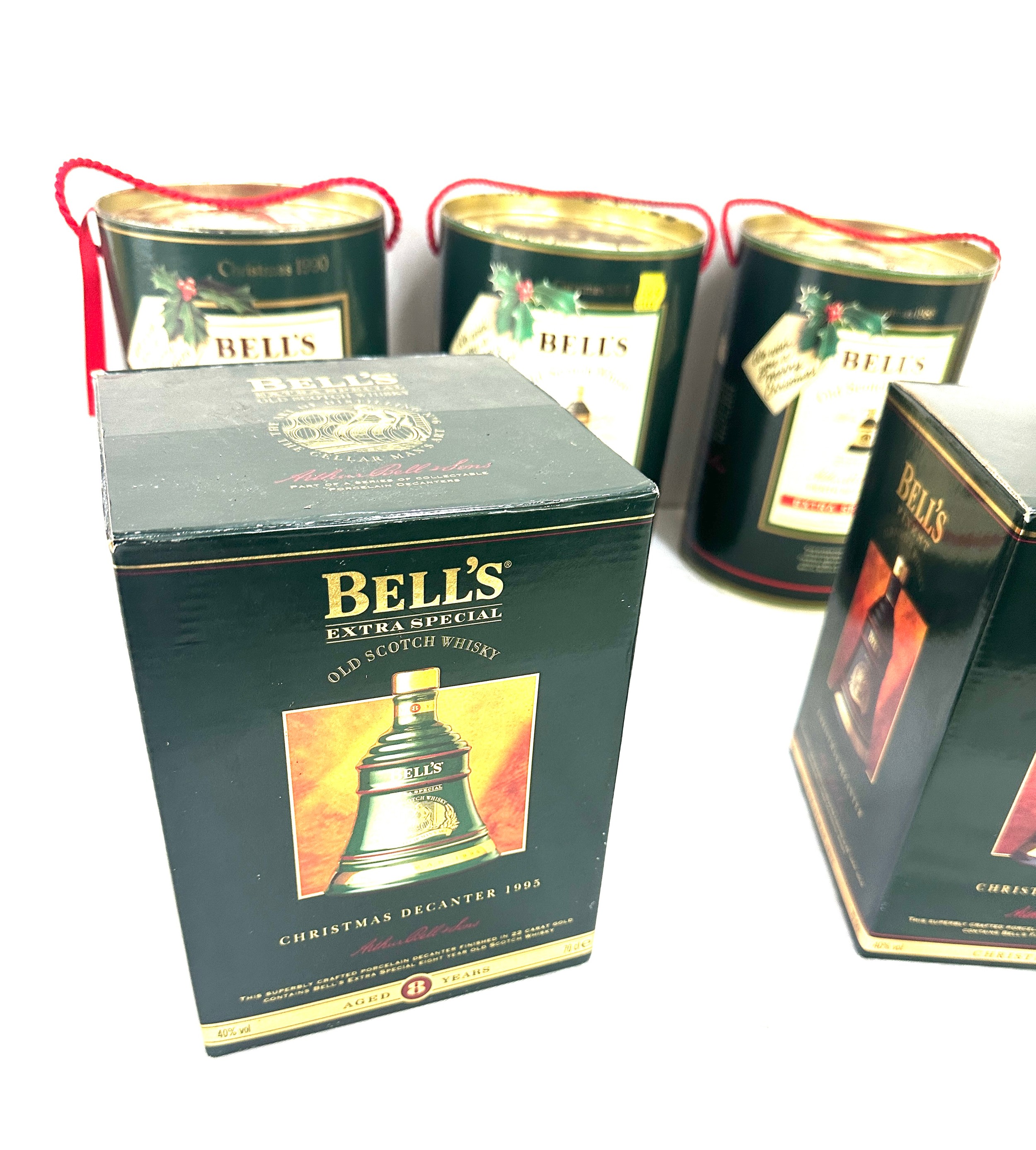 Selection of Bells Old Scotch Whisky Christmas decanters to include Christmas 1990, 1988, 1989, 1992 - Image 4 of 8