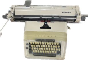 Vintage Triumph matura 30 typewriter