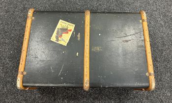 Vintage travel trunk, approximate measurements: 31 x 20 x 13 inches