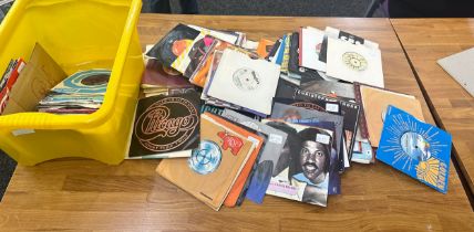 Selection of pop singles includes diana ross, Ryle, XTC, ABBA etc