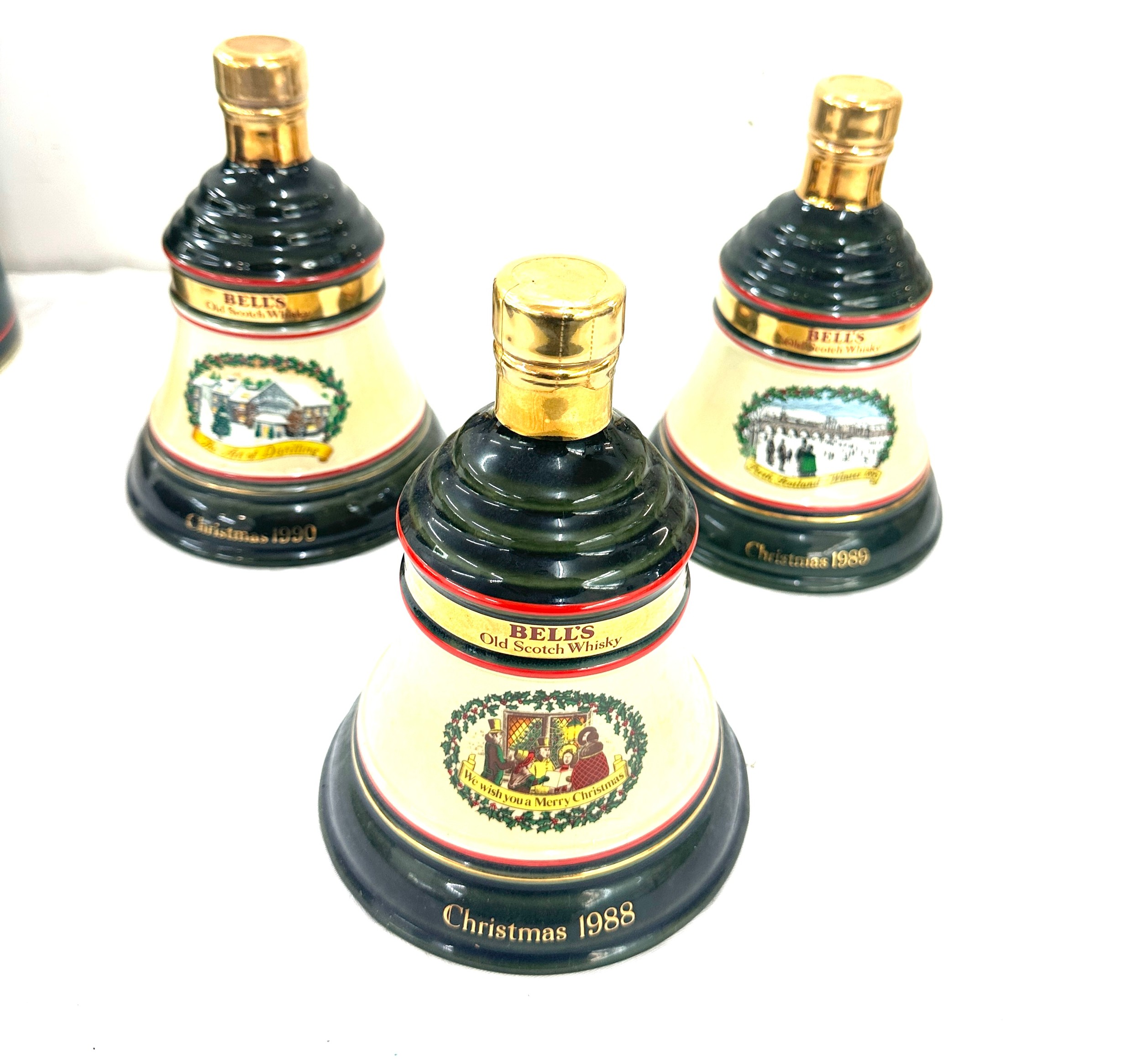 Selection of Bells Old Scotch Whisky Christmas decanters to include Christmas 1990, 1988, 1989, 1992 - Image 7 of 8