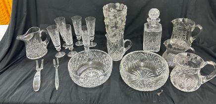 Large selection of assorted vintage glassware includes bowls, salad set etc