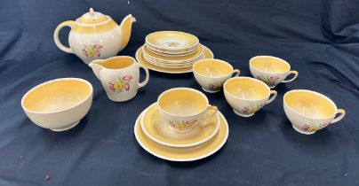 Vintage Susie Cooper part tea set comprising of teapot, milk jug, sugar bowl, 5 cups, 6 saucers, 6