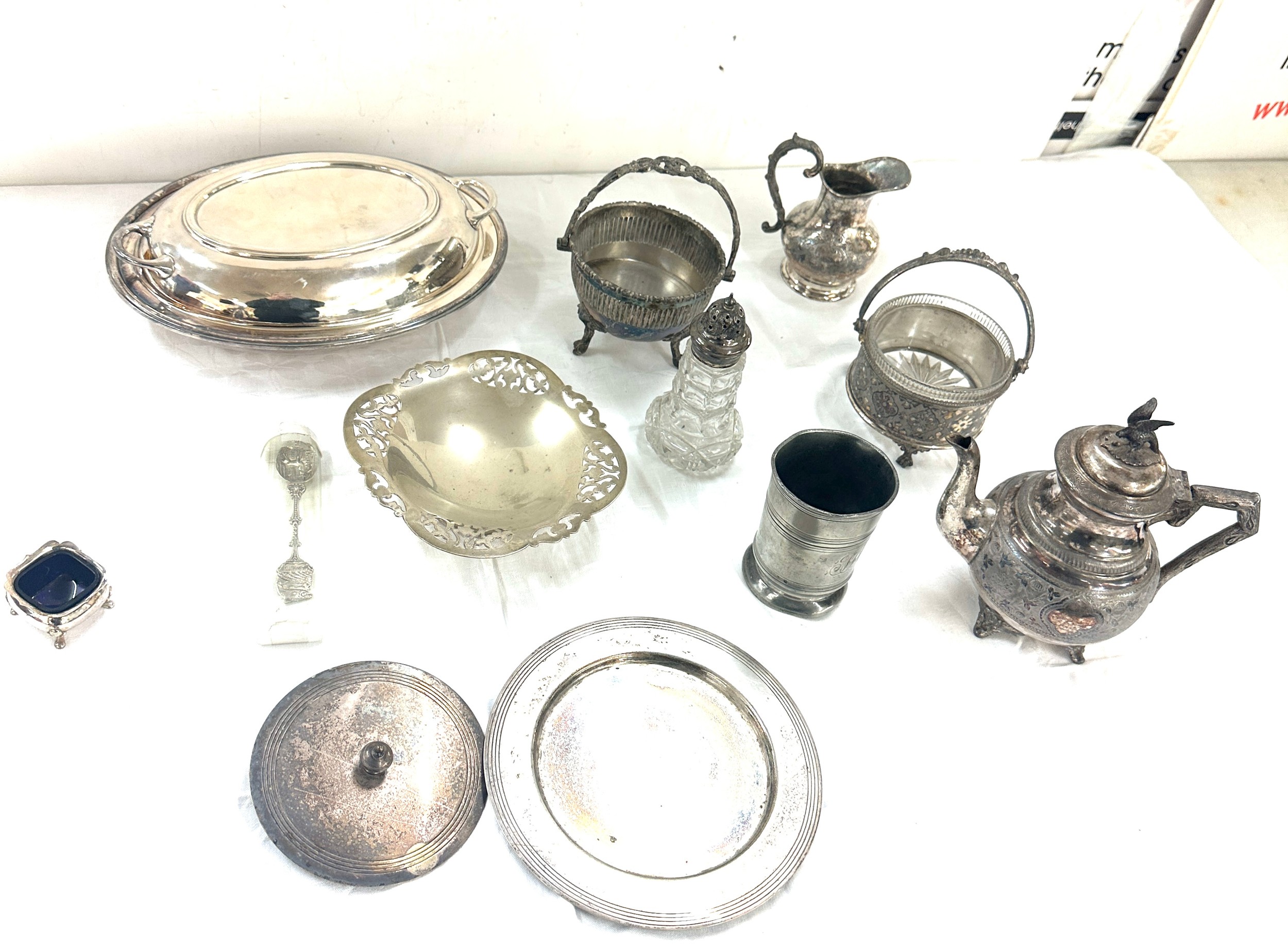 Selection of silver plated items include tea pots, trays etc - Bild 2 aus 3