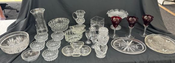 Selection of mixed glass to include Victorian lead crystal bowl and Tassa dish