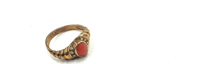 Ladies 9ct gold coral set dress ring, ring size M/N weight 3.1g