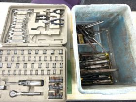 Engineering reamers, tap and die, cased part socket set