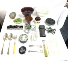Selection of vintage kitchenalia to include cutlery, ceramic bowls etc