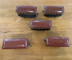 Set of 5 meccano O Gauge carriages, tin plate 1930s vintage