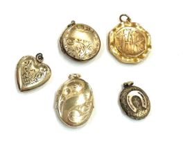 Selection of 5 front and back 9ct gold lockets