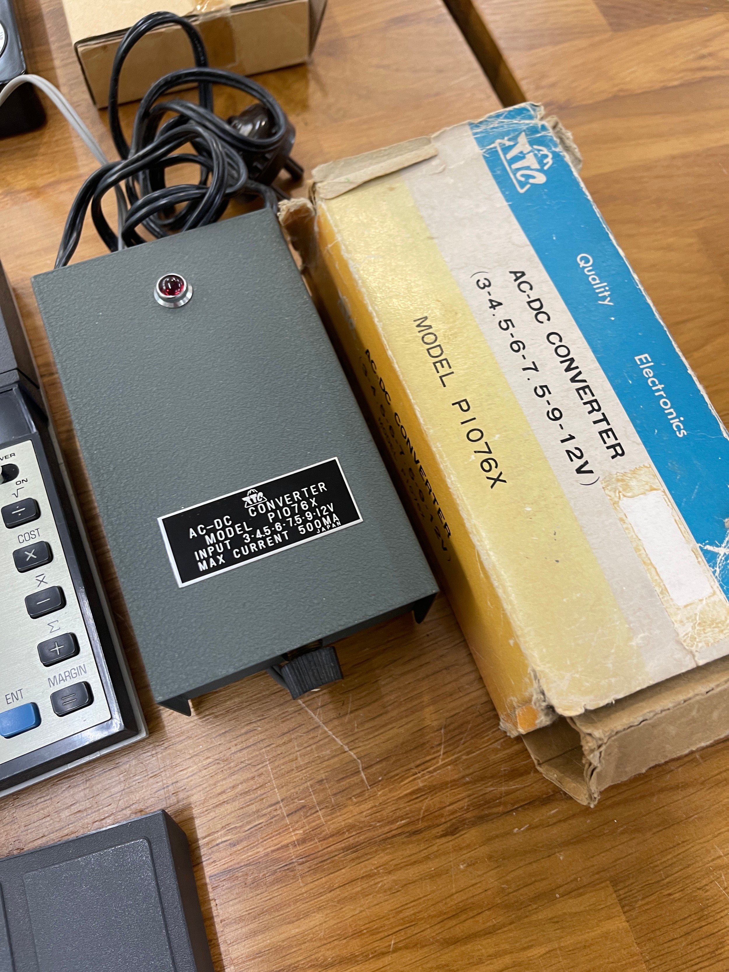 Selection of electrical items includes Calculator 810F, Model ITI-2 etc - Image 3 of 5